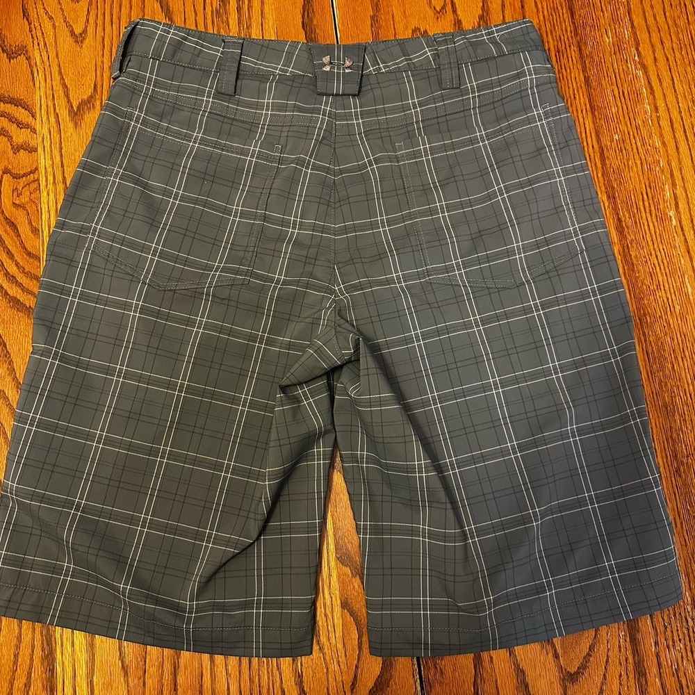 Men's Under Armour Gray Plaid Golf Shorts Size 32 - Picture 5 of 9